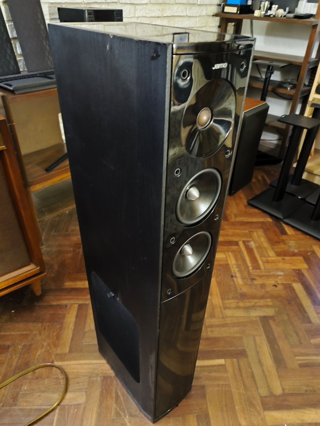 Torres,parlantes  Jamo S606
