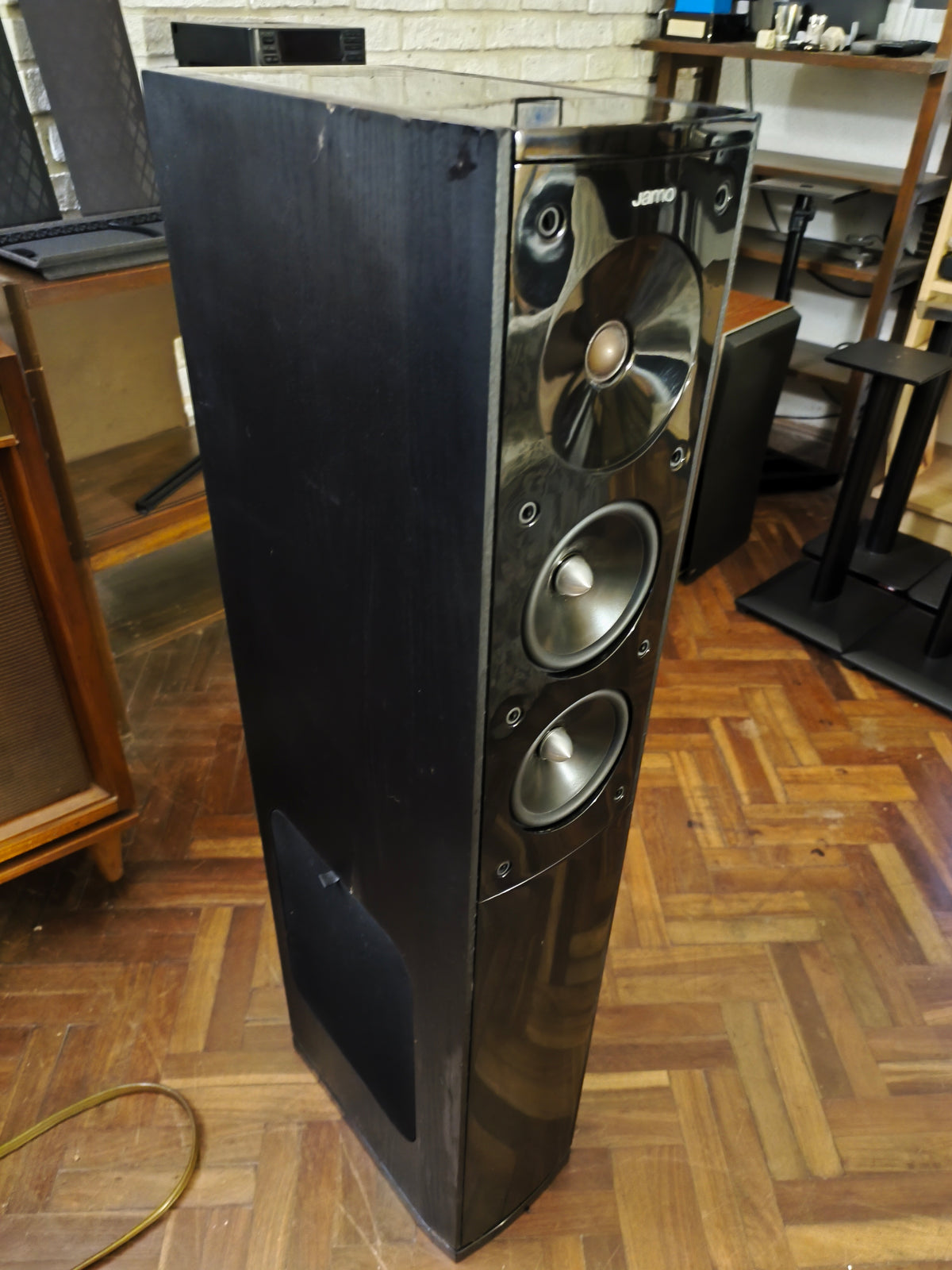 Torres,parlantes  Jamo S606
