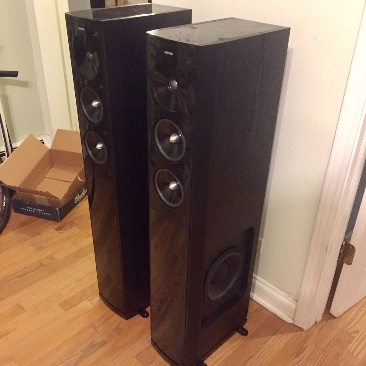 Torres,parlantes  Jamo S606