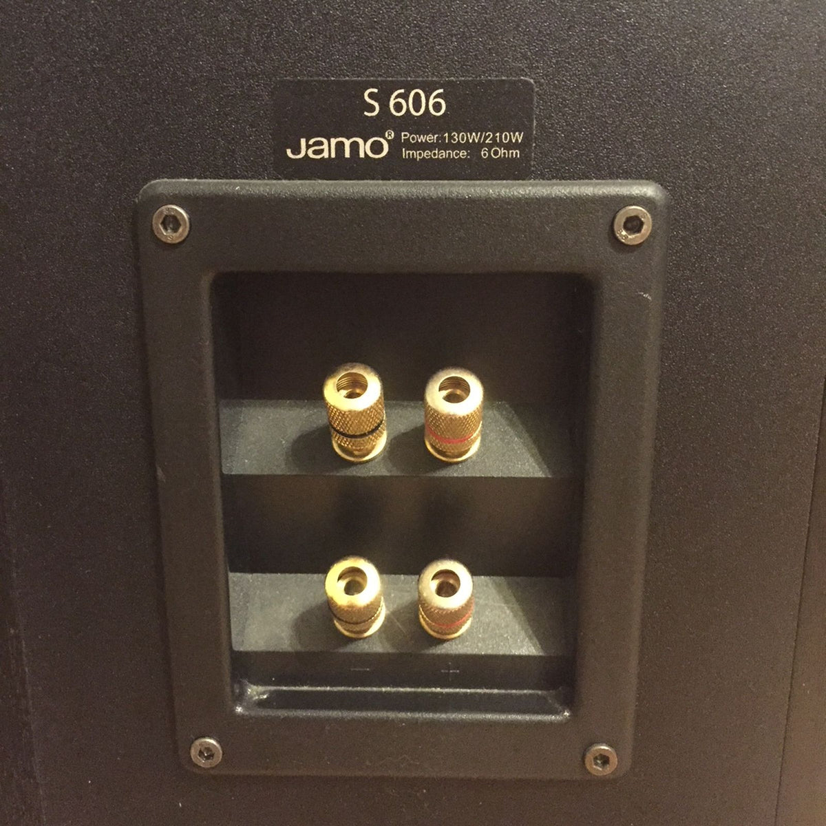 Torres,parlantes  Jamo S606