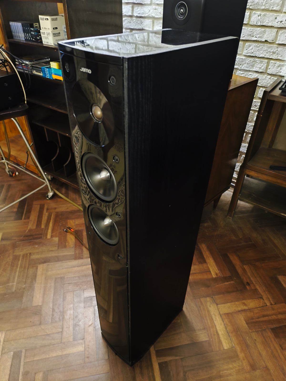 Torres,parlantes  Jamo S606