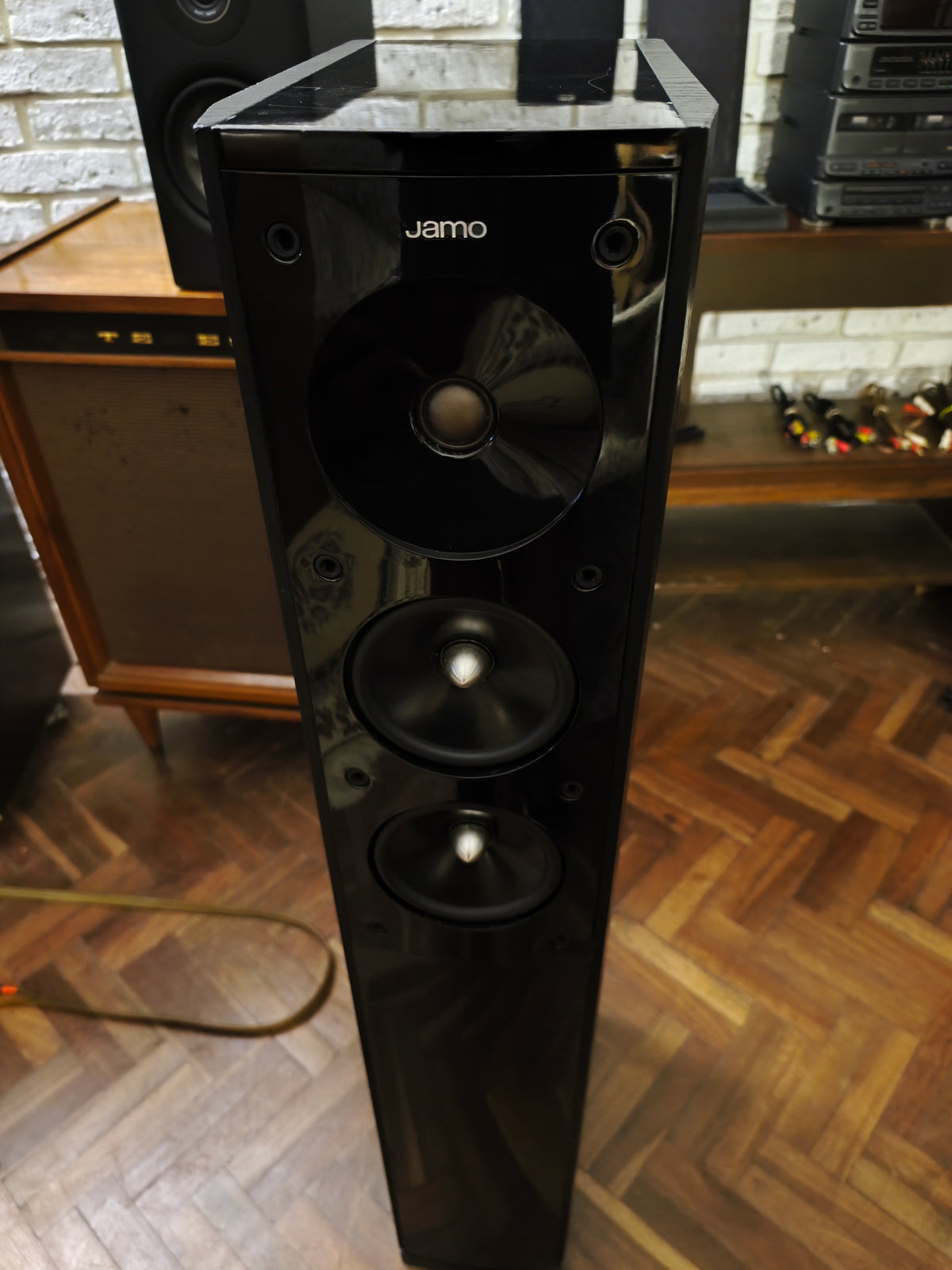 Torres,parlantes  Jamo S606