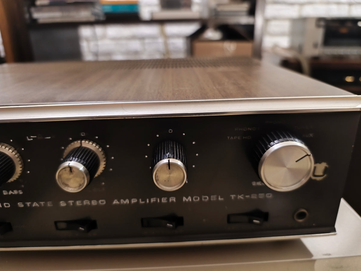 Amplificador integrado vintage KENWOOD TK-250